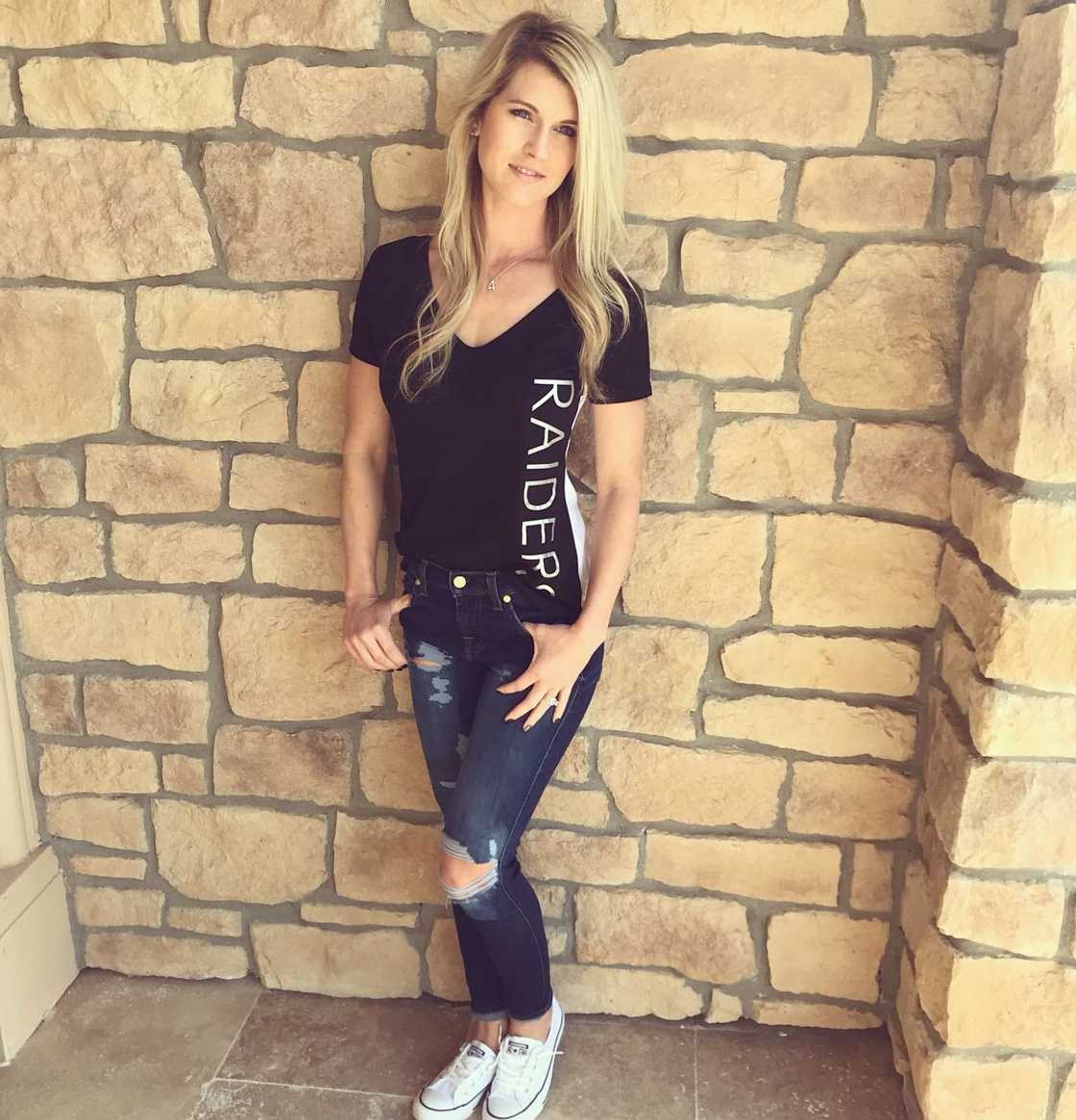 Derek Carr's wife Derek Carr's wife