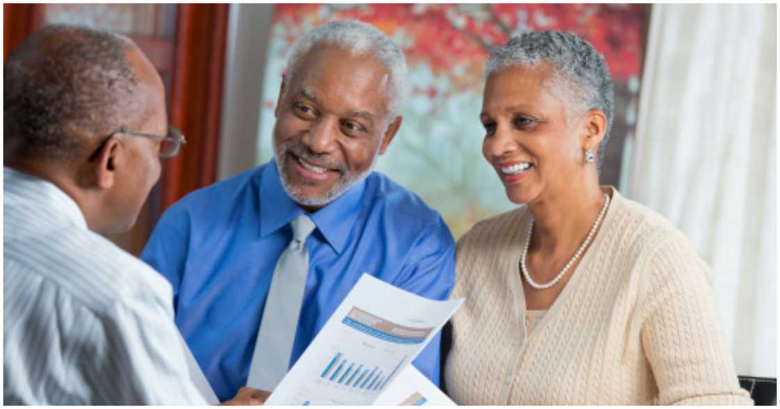 An old couple comes to the office of a real estate company