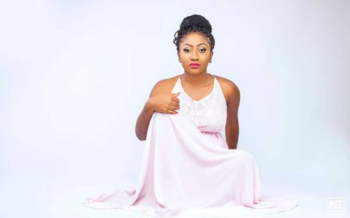 7 top female journalists who have been gracing the screens with their beauty 7 top female journalists who have been gracing the screens with their beauty