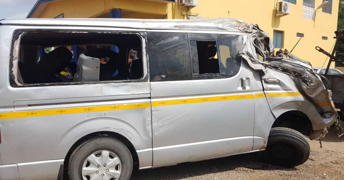 Trotro driver risks live of over 10 passengers to knock down 2 robbers; vehicle somersaults Trotro driver risks live of over 10 passengers to knock down 2 robbers; vehicle somersaults