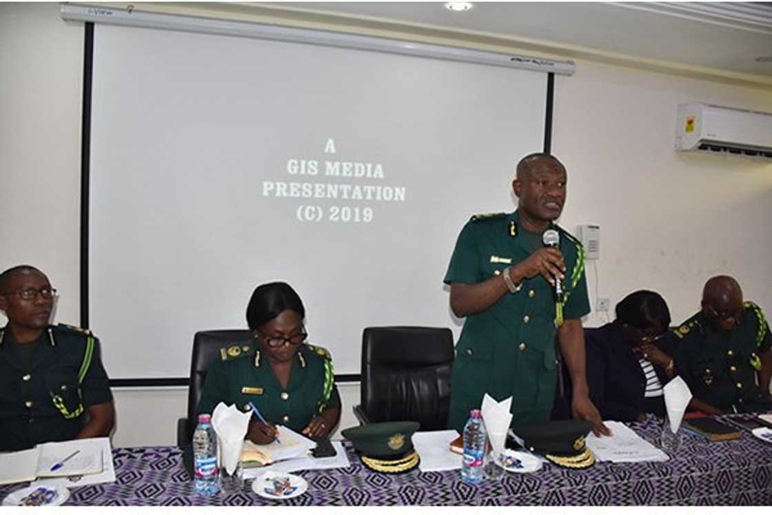 6 GIS officers honoured for rejecting GHC25,000 bribe from smugglers 6 GIS officers honoured for rejecting GHC25,000 bribe from smugglers