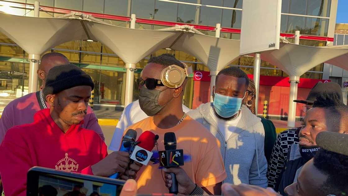 Sarkodie arrives in Kenya to promote "No Pressure" album; photos and video pops up Sarkodie arrives in Kenya to promote "No Pressure" album; photos and video pops up