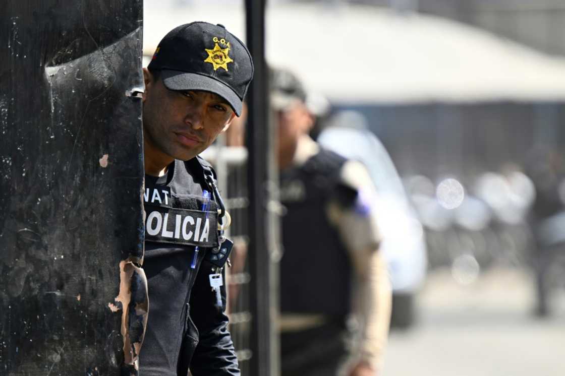 A member of the Ecuadorian police is seen outside the Guayas 1 prison on November 4, 2022 A member of the Ecuadorian police is seen outside the Guayas 1 prison on November 4, 2022
