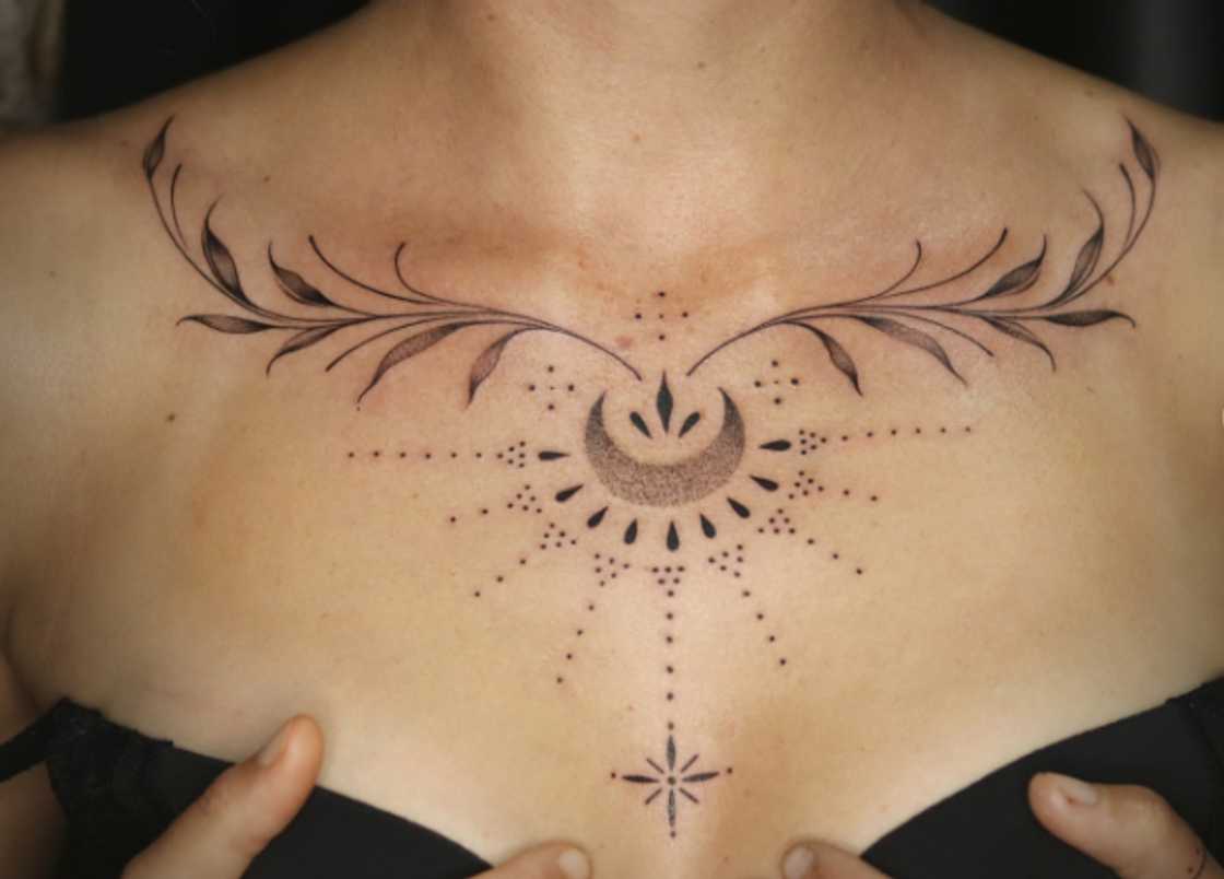 Beautiful ornamental collarbone tattoo for women Beautiful ornamental collarbone tattoo for women