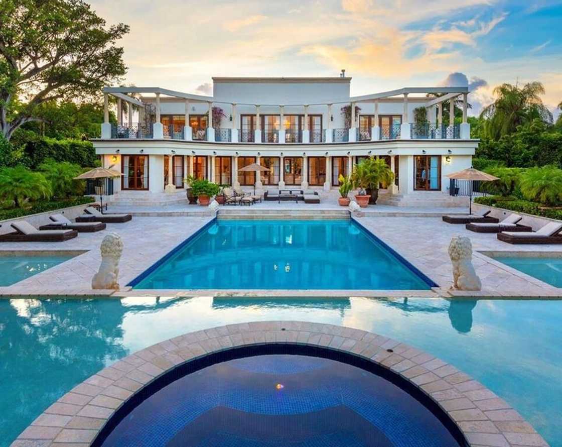 What famous person lives in Florida? What famous person lives in Florida?