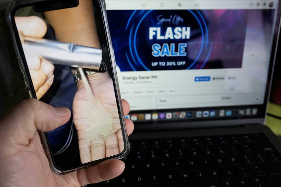 Filipino Brenilyn Ayachock posted a video that showed sand pouring out of a portable she had bought online -- a victim of scammers on Facebook Filipino Brenilyn Ayachock posted a video that showed sand pouring out of a portable she had bought online -- a victim of scammers on Facebook