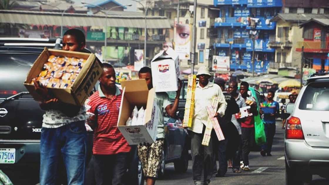 Chinedu Okorafor: Lagos hawker who sells sausage in traffic makes N1 million monthly Chinedu Okorafor: Lagos hawker who sells sausage in traffic makes N1 million monthly