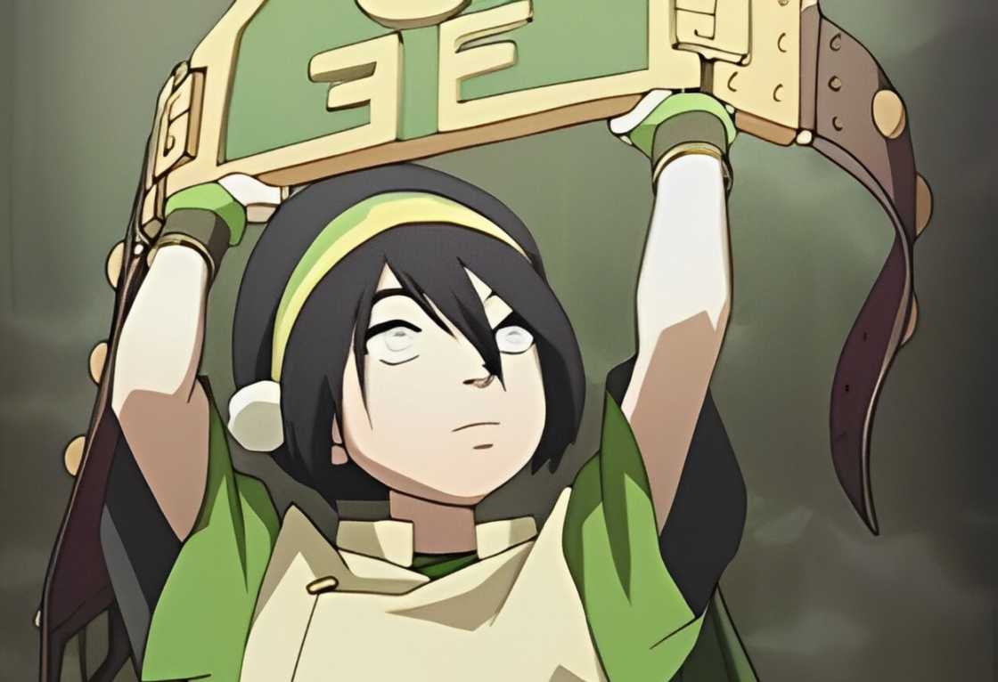 Toph Beifong raises a belt Toph Beifong raises a belt