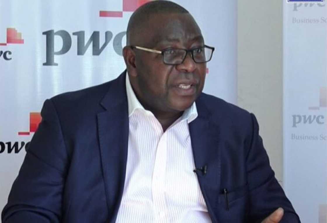 Angry clients of First Allied Savings & Loans storm office; demand deposits from company Angry clients of First Allied Savings & Loans storm office; demand deposits from company