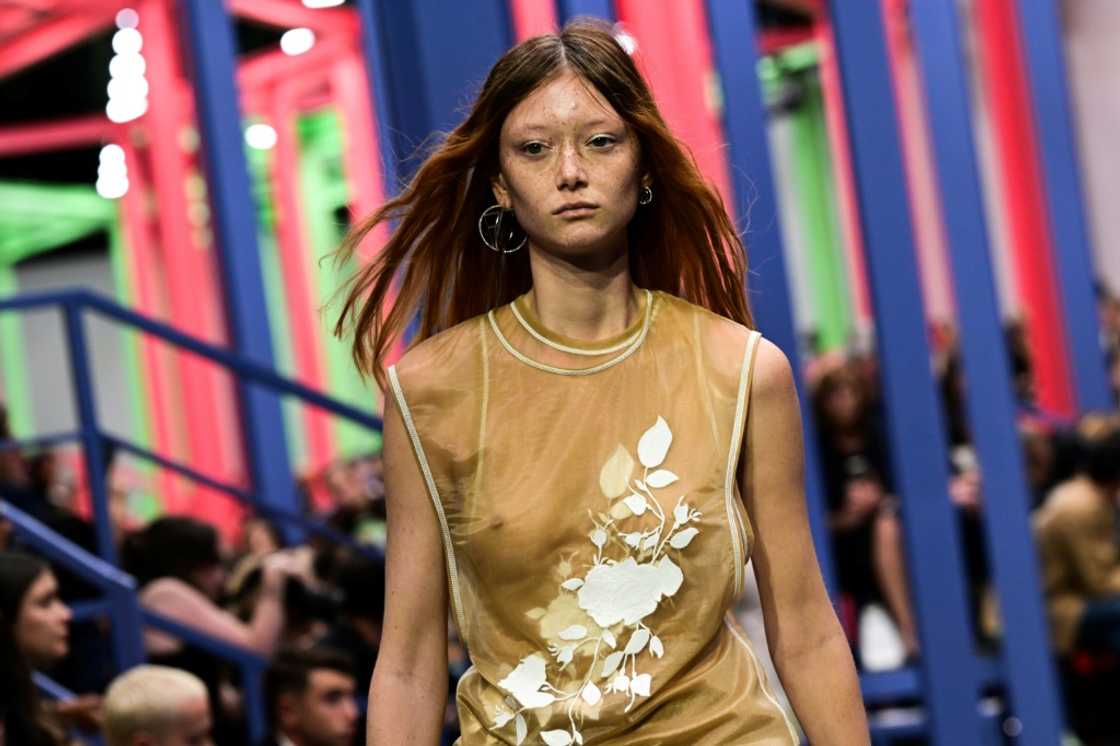 Fendi kicked off the week with a 90s-inspired collection shown off to a techno party beat Fendi kicked off the week with a 90s-inspired collection shown off to a techno party beat