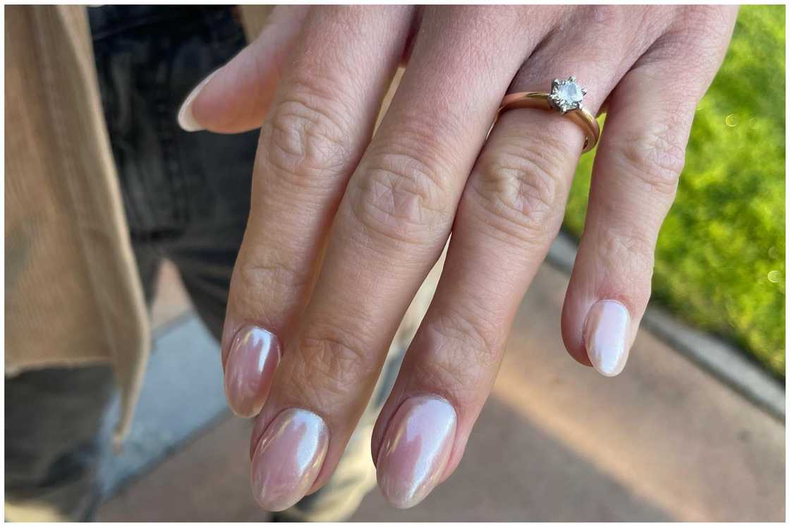 Bridal glazed doughnut nails