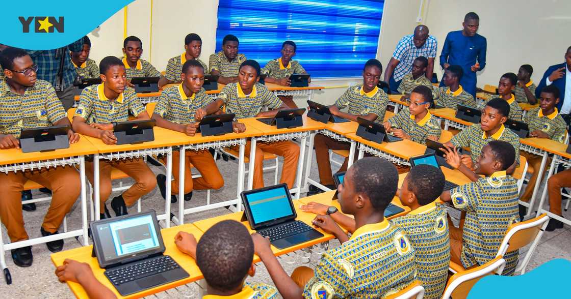 Bawumia Hands Over First Batch Of Smart Tablets Bawumia Hands Over First Batch Of Smart Tablets