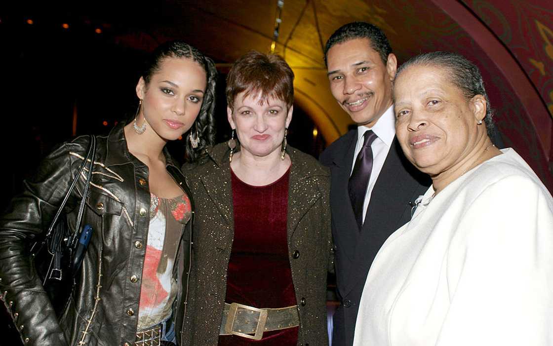 Who are Alicia Keys' parents?