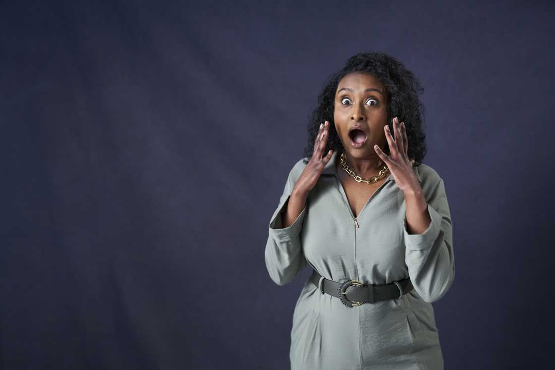 A shocked womna A shocked womna