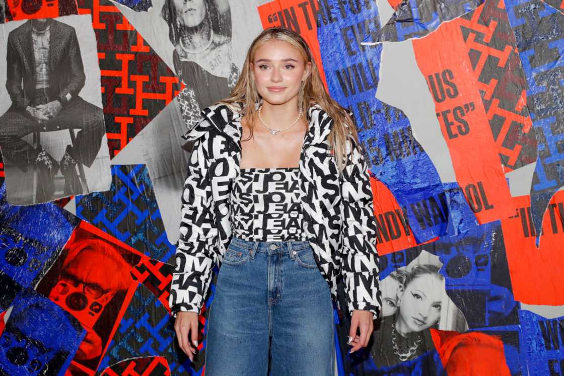 Female Twitch streamers Female Twitch streamers