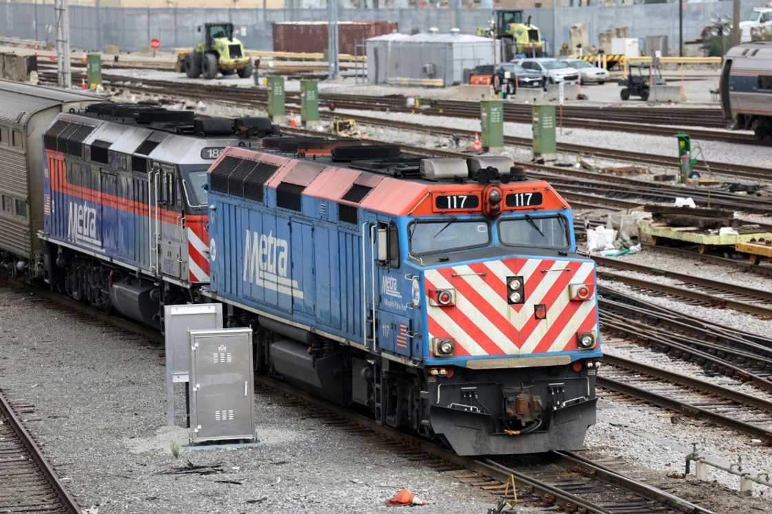A Metra commuter train rolls out of downtown Chicago, Illinois A Metra commuter train rolls out of downtown Chicago, Illinois