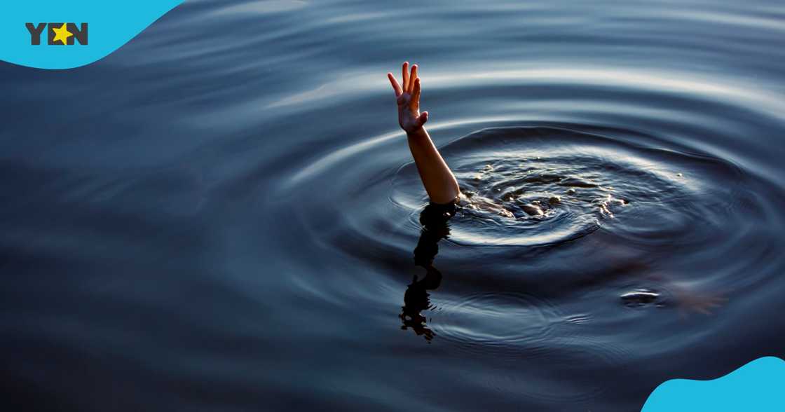 11 Drown, 5 Missing As Boat Capsizes On Oti River On Tuesday Evening 11 Drown, 5 Missing As Boat Capsizes On Oti River On Tuesday Evening