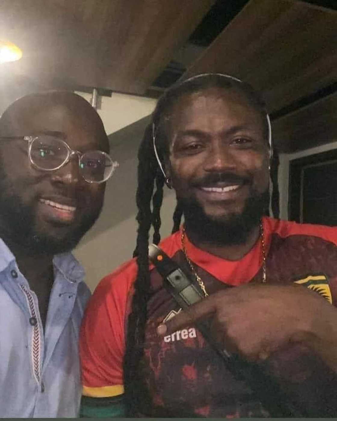 Samini supports Kotoko Samini supports Kotoko