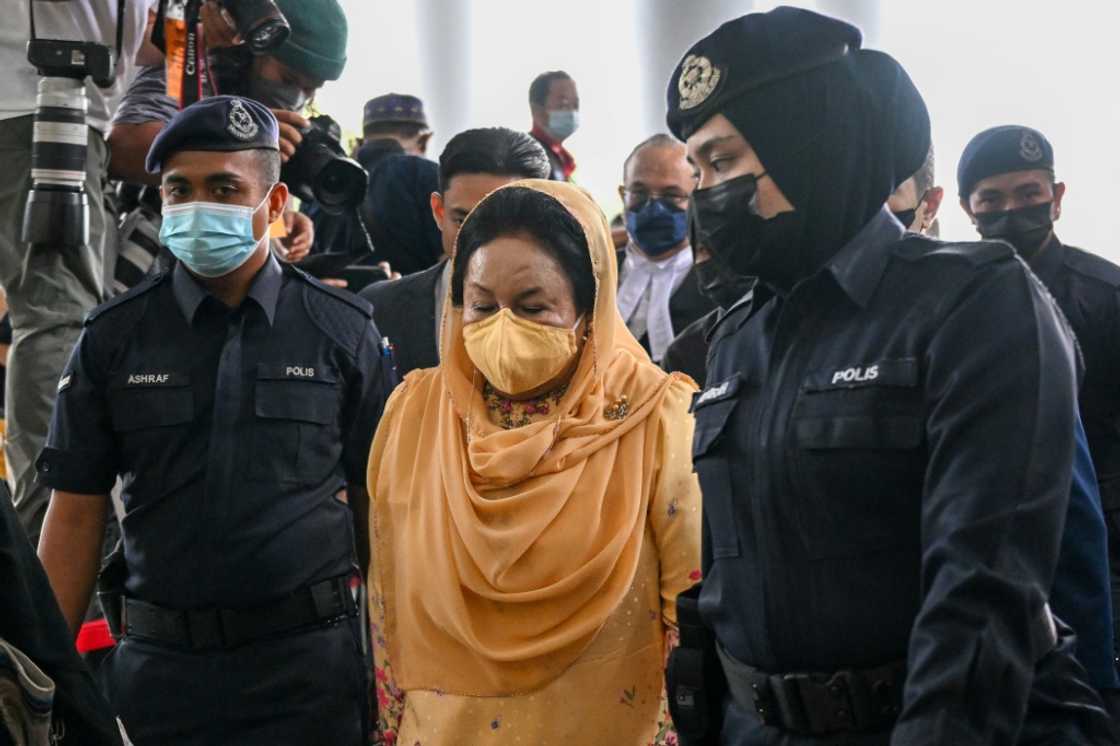 Investigators say $27.3 million was used from Malaysia's investment fund was used to buy a rare diamond necklace for then first lady Rosmah Investigators say $27.3 million was used from Malaysia's investment fund was used to buy a rare diamond necklace for then first lady Rosmah