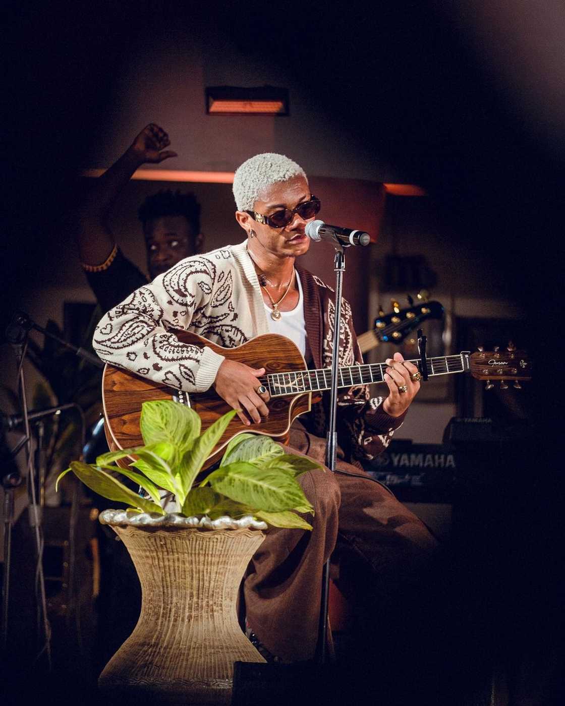 Twitter Man Of The Moment: Kidi Is The Best Dressed Musician At 2022 Emy Africa Awards Twitter Man Of The Moment: Kidi Is The Best Dressed Musician At 2022 Emy Africa Awards