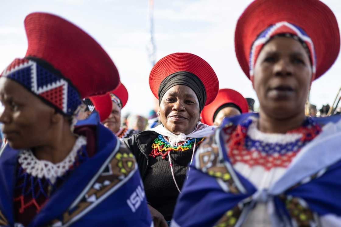 Zulu monarchs wield great moral influence over more than 11 million Zulus, who make up nearly a fifth of South Africa's population Zulu monarchs wield great moral influence over more than 11 million Zulus, who make up nearly a fifth of South Africa's population