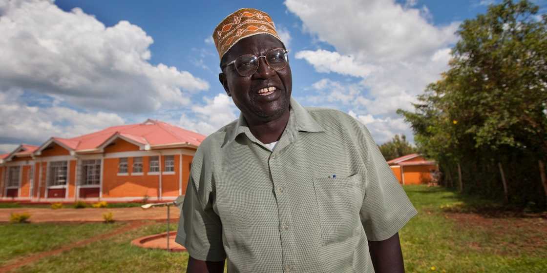 From brothers to enemies: Photo of Malik as Barack Obama's best man during his wedding resurfaces online From brothers to enemies: Photo of Malik as Barack Obama's best man during his wedding resurfaces online