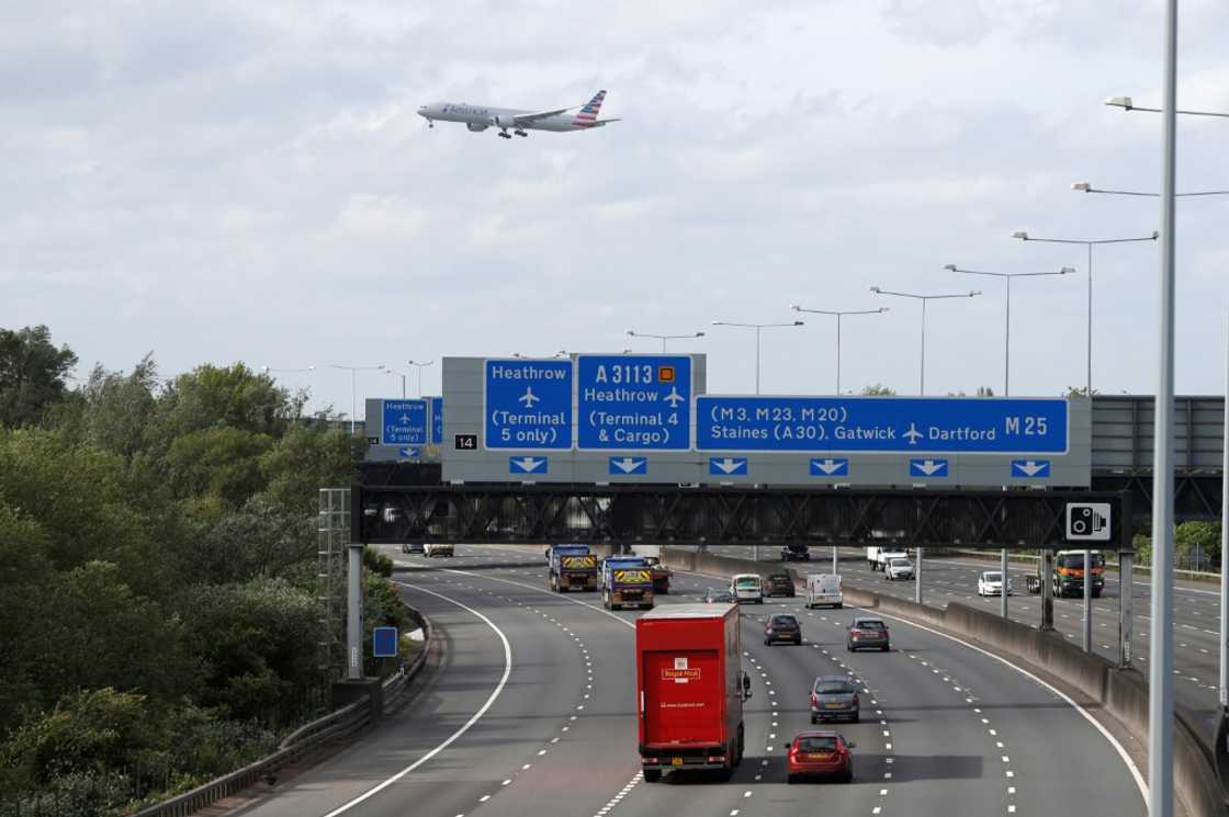 Spain's Ferrovial says it has reached a 2.37 billion pound ($3.01 billion) deal to sell its 25% stake in Heathrow Airport to Paris-based Ardian and Riyahd's Public Investment Fund (PIF) Spain's Ferrovial says it has reached a 2.37 billion pound ($3.01 billion) deal to sell its 25% stake in Heathrow Airport to Paris-based Ardian and Riyahd's Public Investment Fund (PIF)