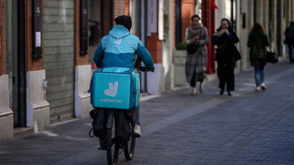 Food delivery app DoorDash agrees to buy peer Deliveroo