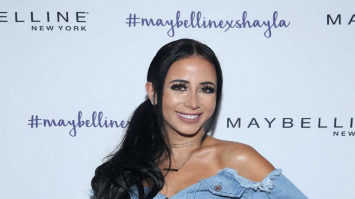 Amber Scholl net worth, height, career, plastic surgery - YEN.COM.GH