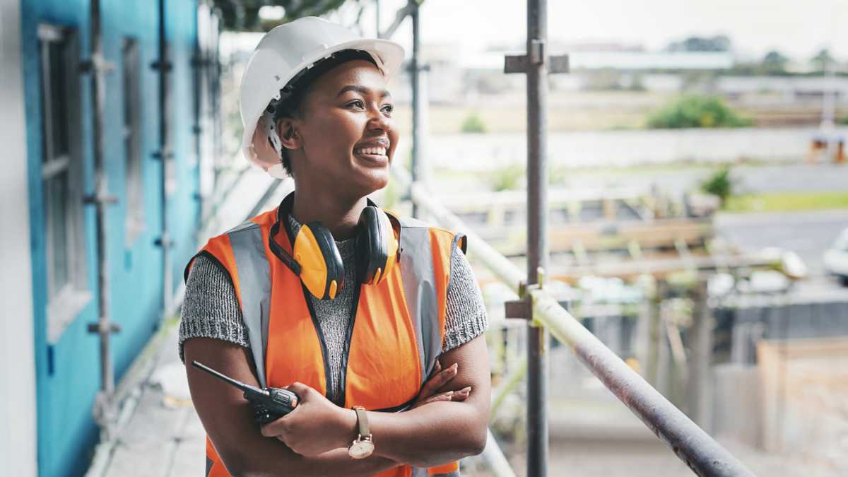 Young Lady Celebrates Becoming The First Ever Black Female Electrical ...