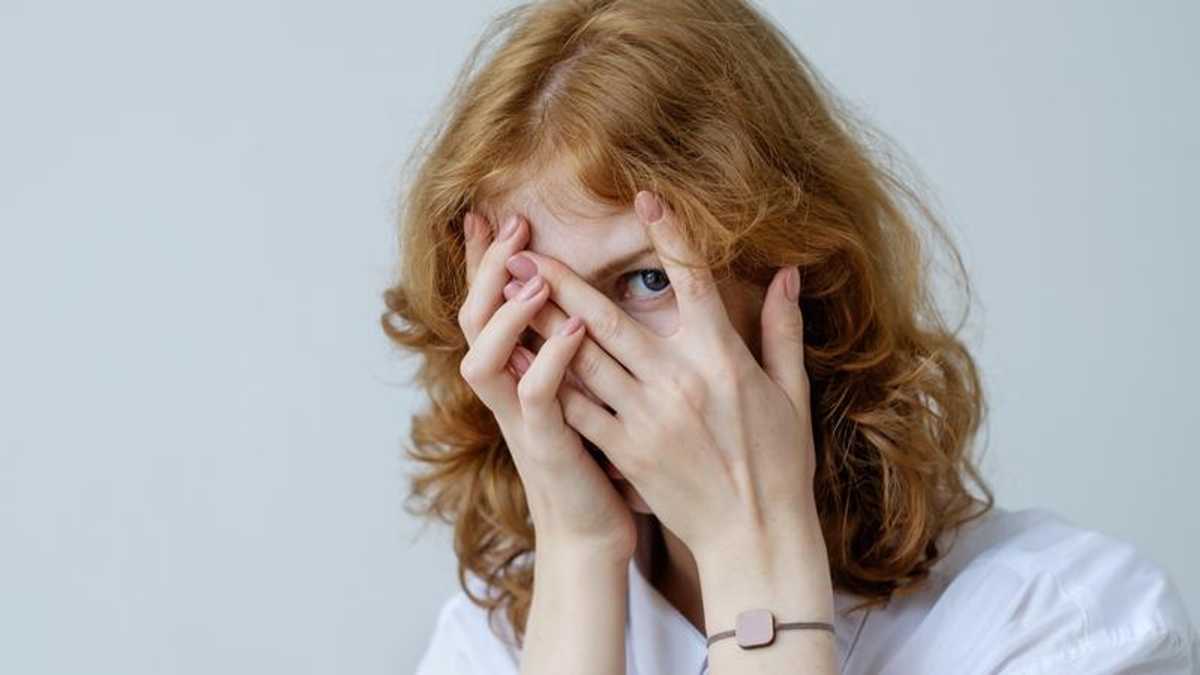 Embarrassing things to do in public: Top 30 - YEN.COM.GH