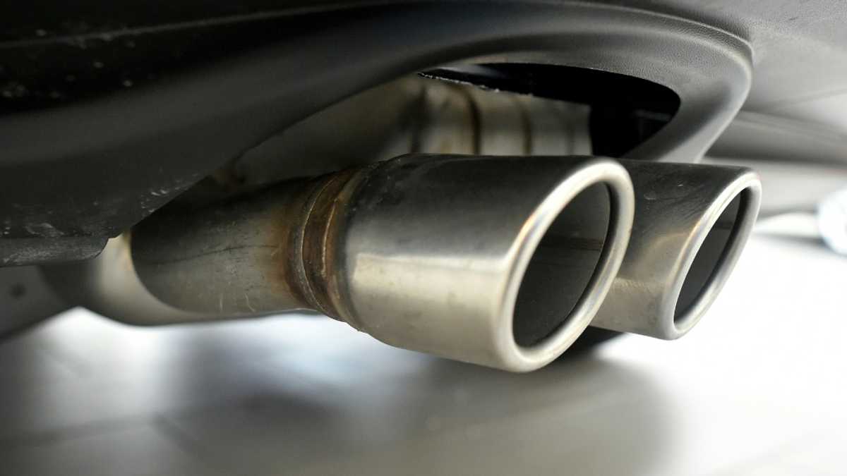EU parliament backs emissions reprieve for carmakers