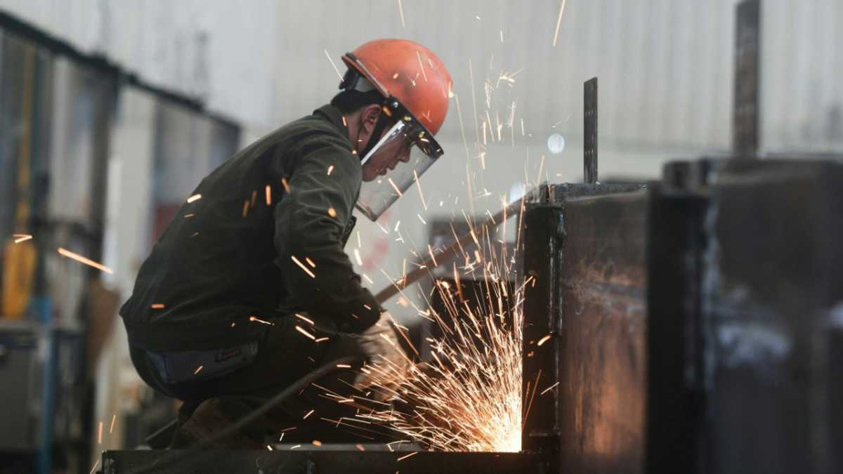 China's economy grows 5.2% on trade war truce