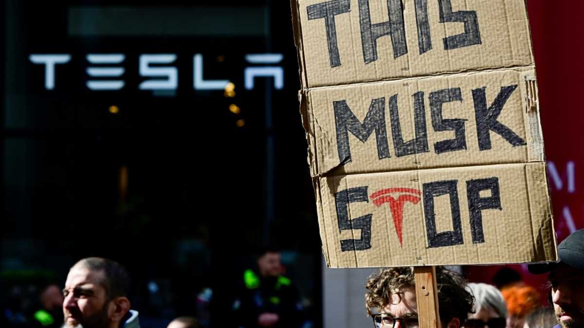 Tesla Sales Fall Tesla sales fall again in Germany as drivers steer clear of Musk - YEN ...