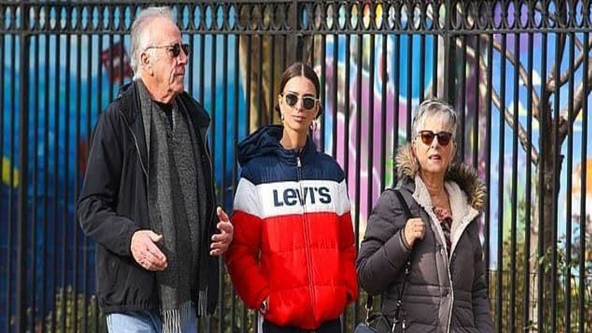 The untold story of Emily Ratajkowski's parents: Who are they? - YEN.COM.GH