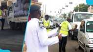 Man records female MTTD officer allegedly collecting money at Bekwai roundabout