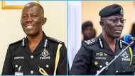 Akuffo Dampare: IGP shares a bench and plays cards with police officers: “Humility is beautiful”