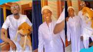 Lil Win flaunts beautiful young mother in video, many admire her
