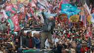 Lula must fight for center to win Brazil runoff: analysts