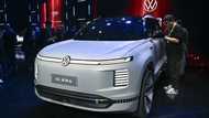 European carmakers on China charm offensive as sales droop
