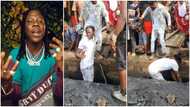 Video Of Stonebwoy Cleaning Gutters In Ashaiman In White T-Shirt Causes Massive Stir