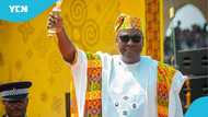 President Mahama wears a lovely white attire, looks like a Gonja chief at his inauguration