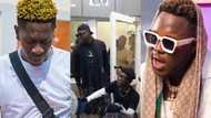 Shatta Wale goes on his knees to beg for coming to interview late with Medikal