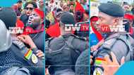 Police officers clashes with Shatta Wale's fans at EOCO headquarters, video