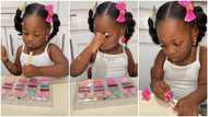 "Boss lady": Very beautiful little girl does her own makeup, video leaves many netizens in awe