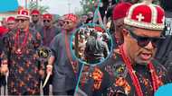 Kyeame embarrasses Igbo King at Manhyia as he stops him from shaking Otumfuo's hand, video stirs reactions