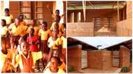 30 foreigners come together to build library in a Ghanaian village using mud and wood
