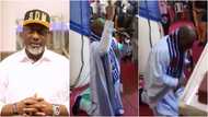 Top politician spotted leading worship service with his sonorous voice in church (video)