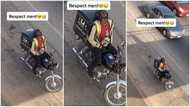 "At your own risk": Tired delivery man dozes off on his bike, video of his sleeping position goes viral