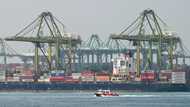 Singapore economy beats estimates but govt warns of global risks